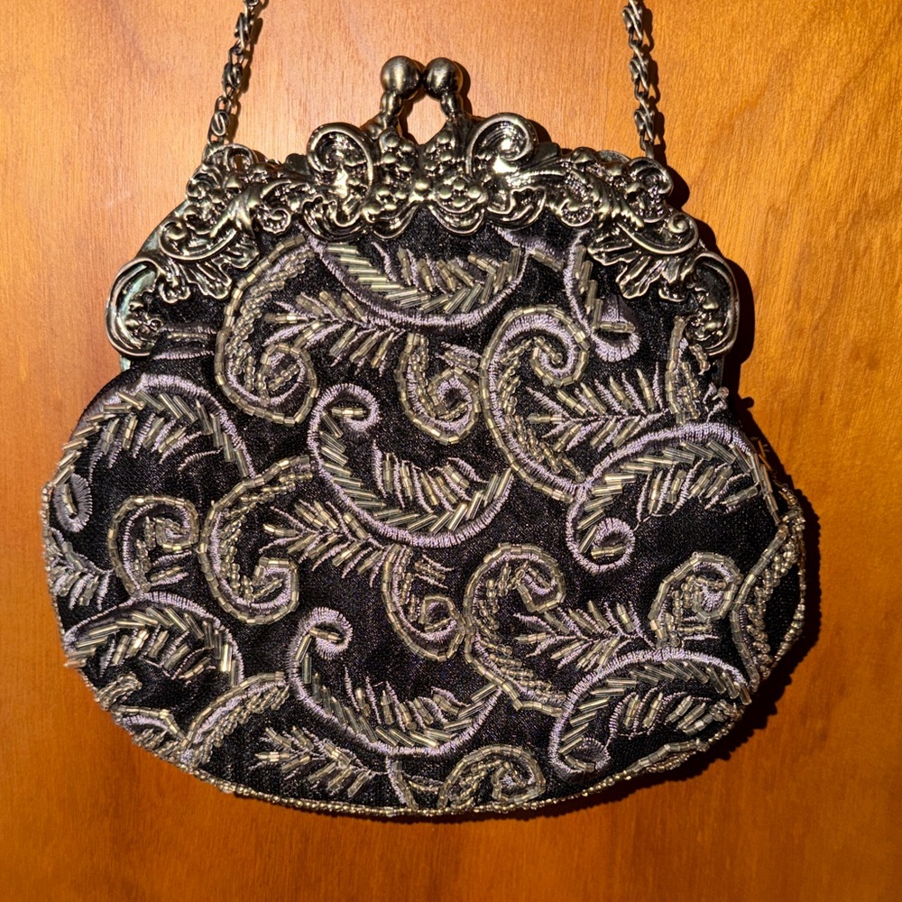 Vintage-Inspired silver Embroidered Clutch